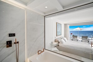 4 bedrooms, in-room safe, desk, iron/ironing board