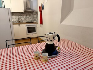 Fridge, microwave, oven, coffee/tea maker - Loft Rambaldy (Imperia)