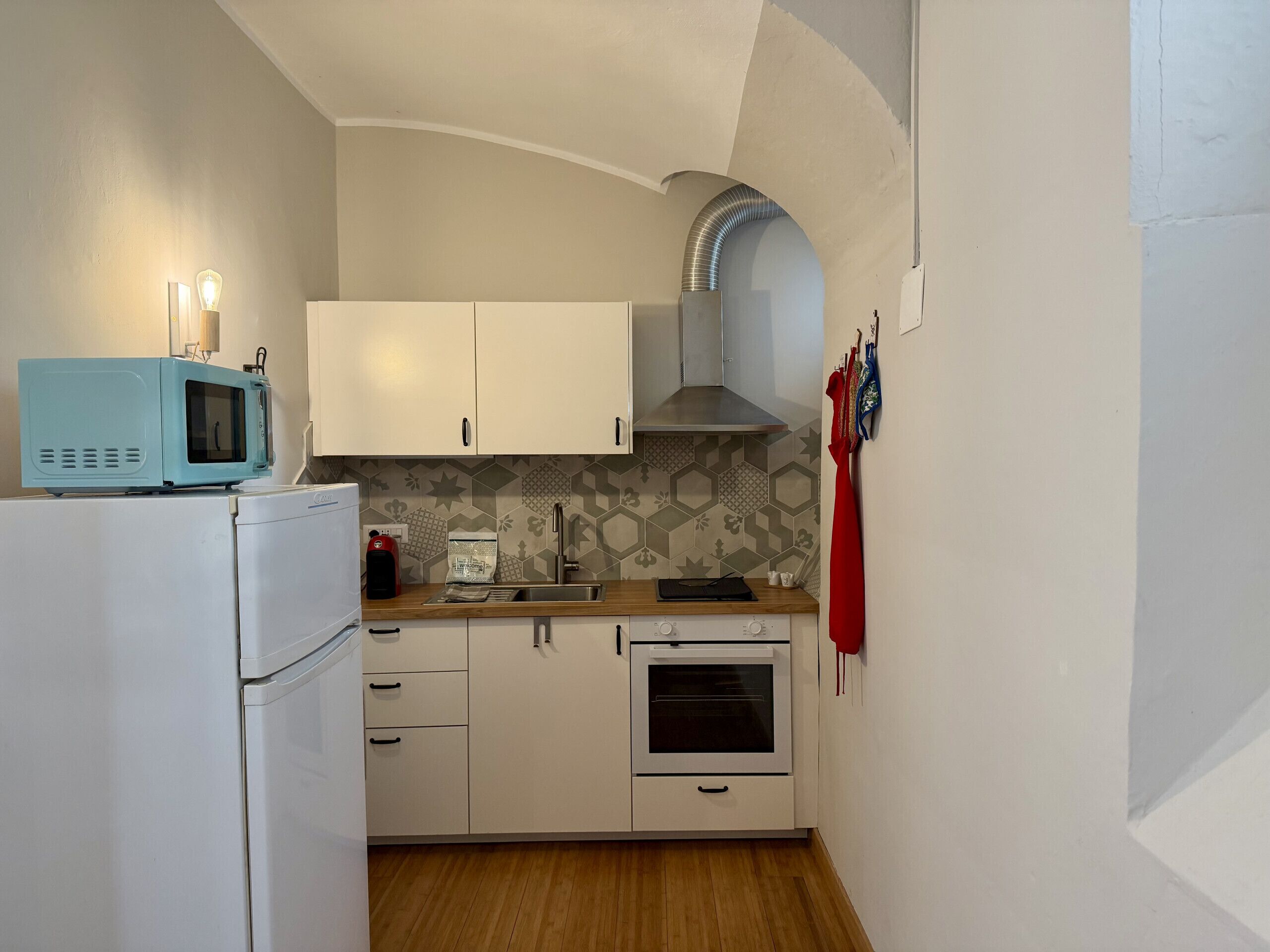 Fridge, microwave, oven, coffee/tea maker