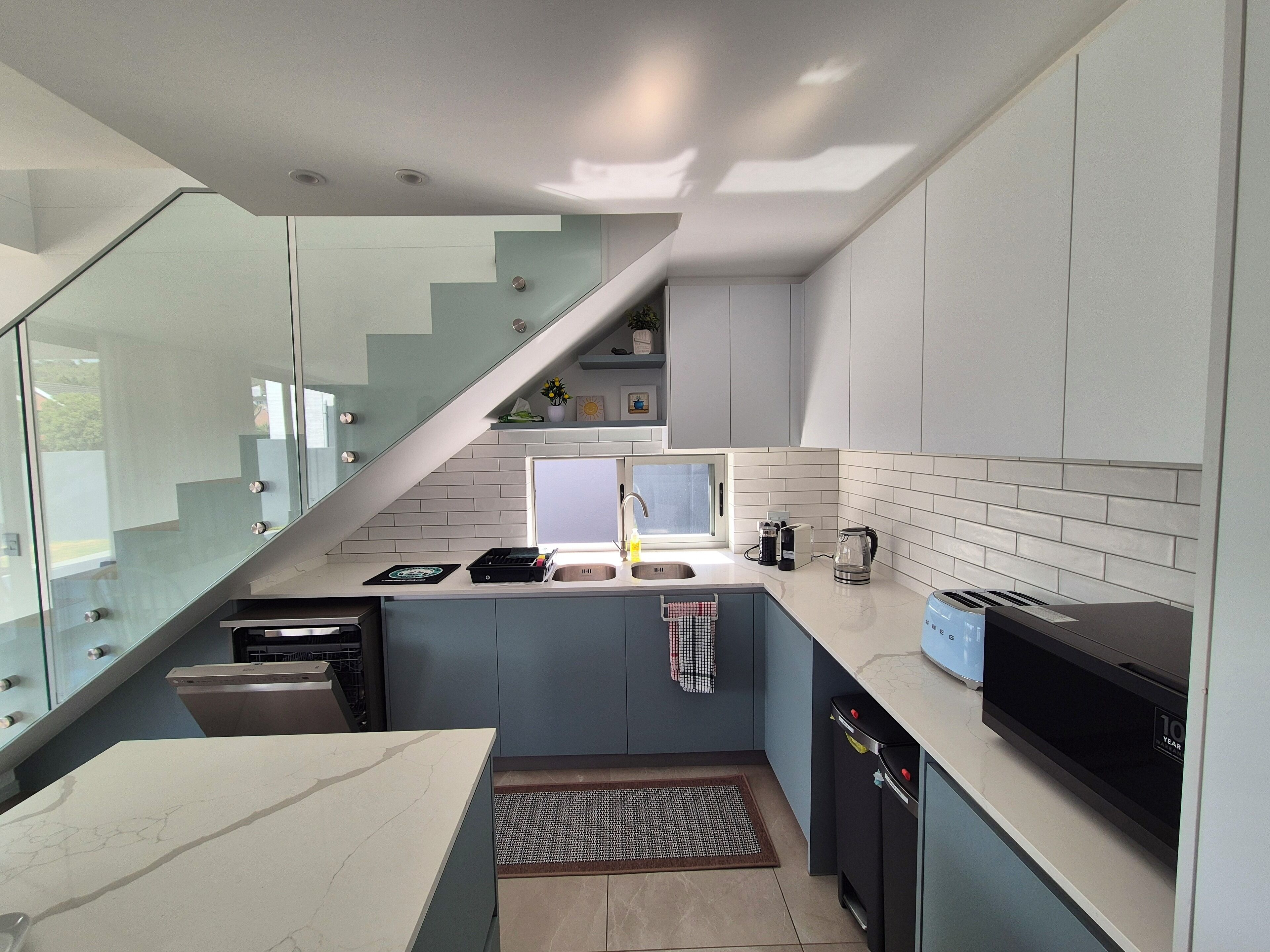 Micro-ondes, four, plaque de cuisson, lave-vaisselle