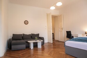 Living area - 2BR Apt Near AKH Hospital With WiFi (Vienna)