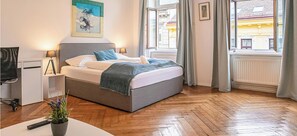 Basic Apartment - 2BR Apt Near AKH Hospital With WiFi (Vienna)