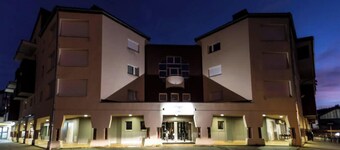 Studio classé au centre du village