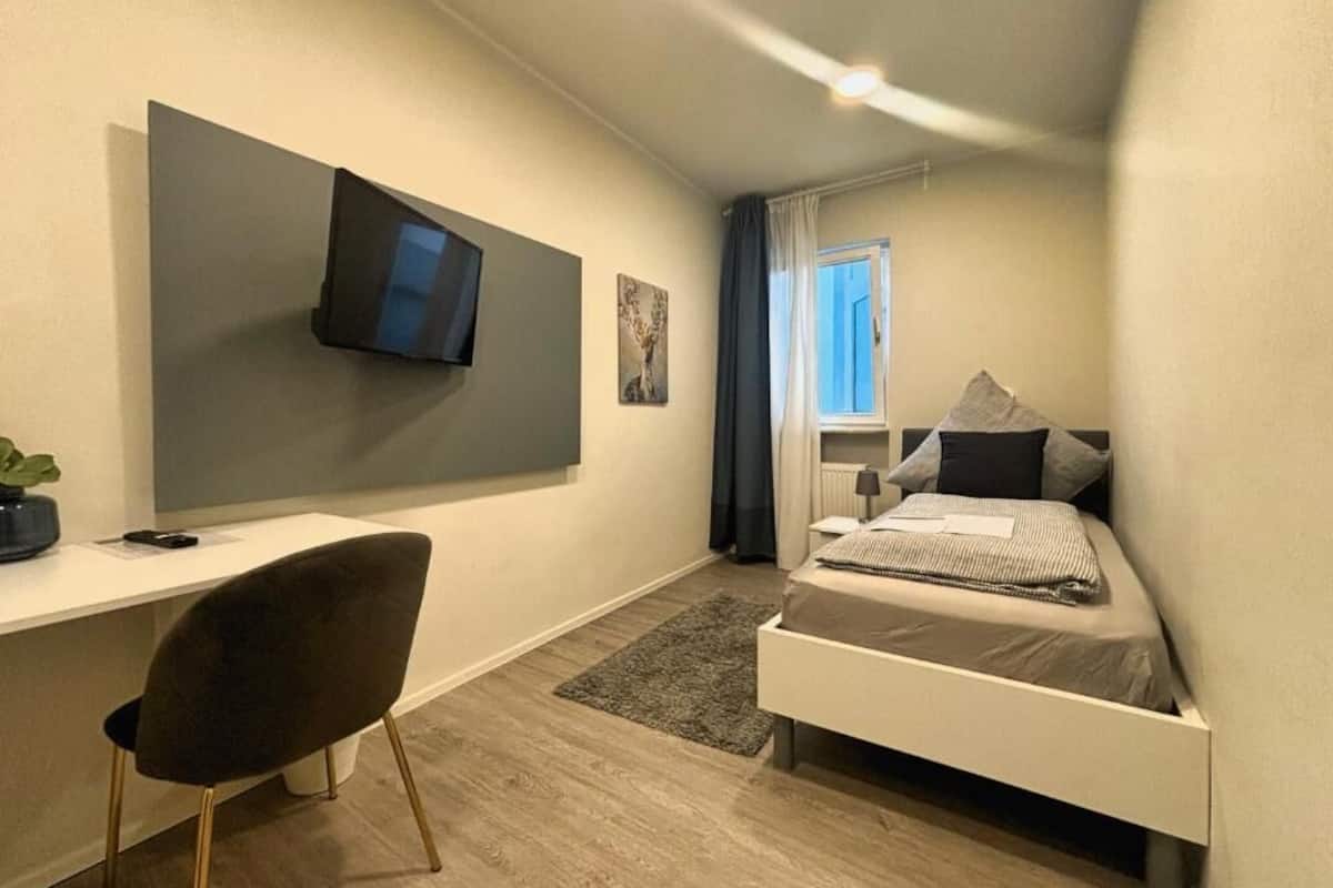 Standard Single Room, 1 Large Twin Bed, Non Smoking | Blackout drapes, soundproofing, free WiFi