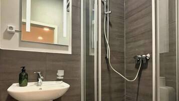 Standard Single Room | Bathroom