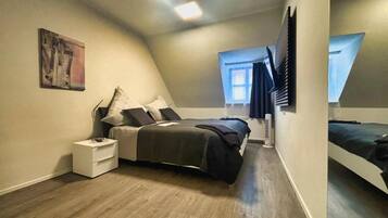 Blackout curtains, soundproofing, free WiFi