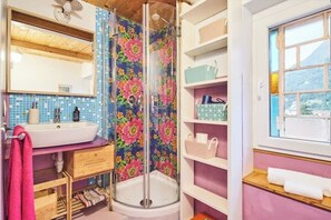 Shower, hair dryer, bidet, towels - The View | Terrace overlooking Lake Como in a dreamy hamlet (Blevio)