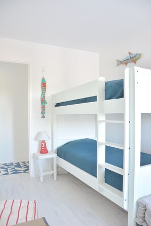 4 habitaciones, tabla de planchar con plancha y wifi gratis 
