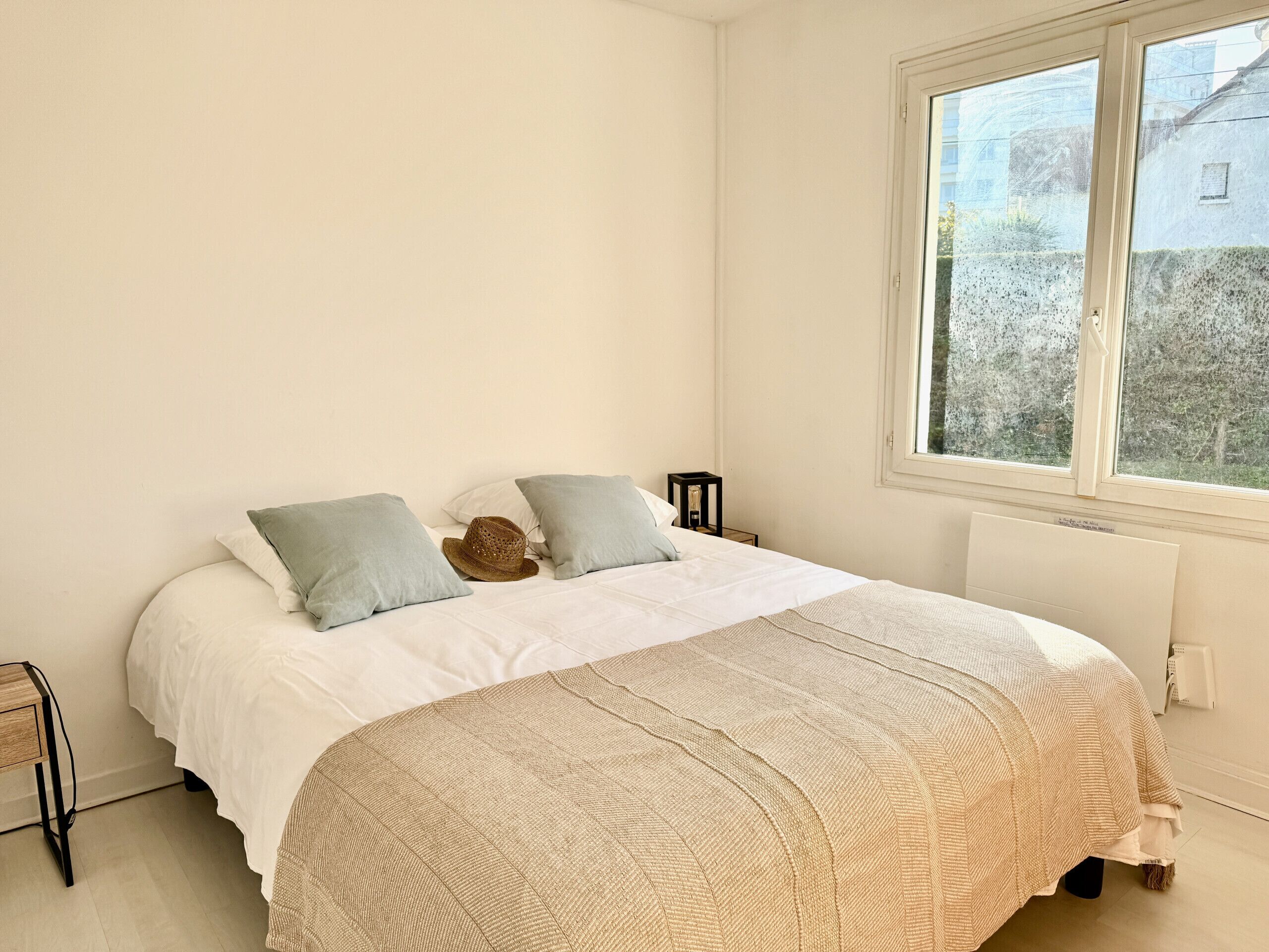 4 bedrooms, iron/ironing board, free WiFi