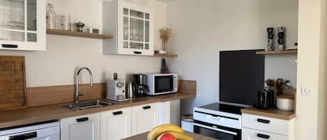 Refrigerador, microondas, horno y lavavajillas