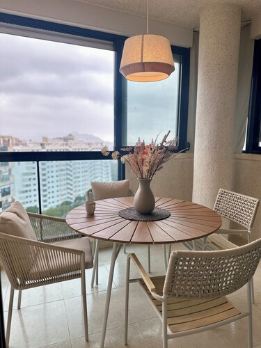 Sunny and cozy apartment with beautiful sea and mountain views. For 4 guests.