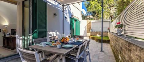 Exclusive Apartment | Terrace/patio