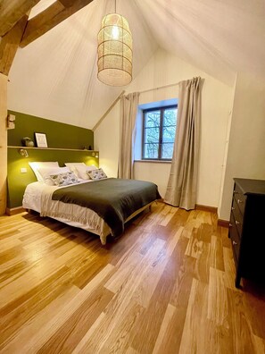 Iron/ironing board, WiFi, bed sheets - La Villa de Paul, a completely renovated 19th-century building in the Savoyard foreland (Yenne)