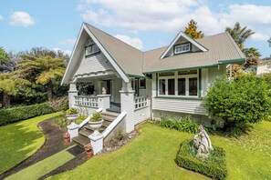Exterior - 1920s Character Home & Private Garden Retreat (Te Kūiti)