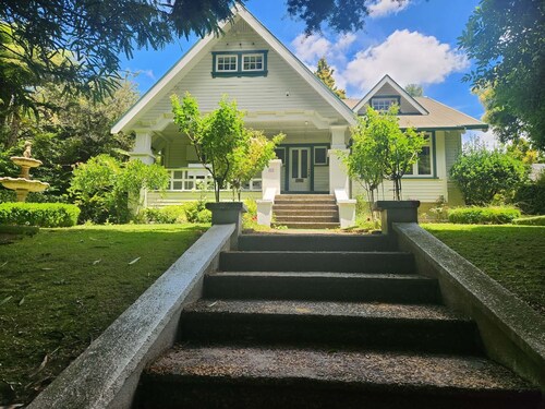 1920s Character Home & Private Garden Retreat