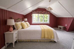 4 bedrooms, iron/ironing board, WiFi, bed sheets - 1920s Character Home & Private Garden Retreat (Te Kūiti)