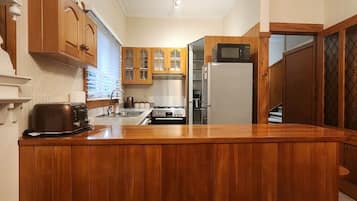 Micro-ondes, four, plaque de cuisson, lave-vaisselle