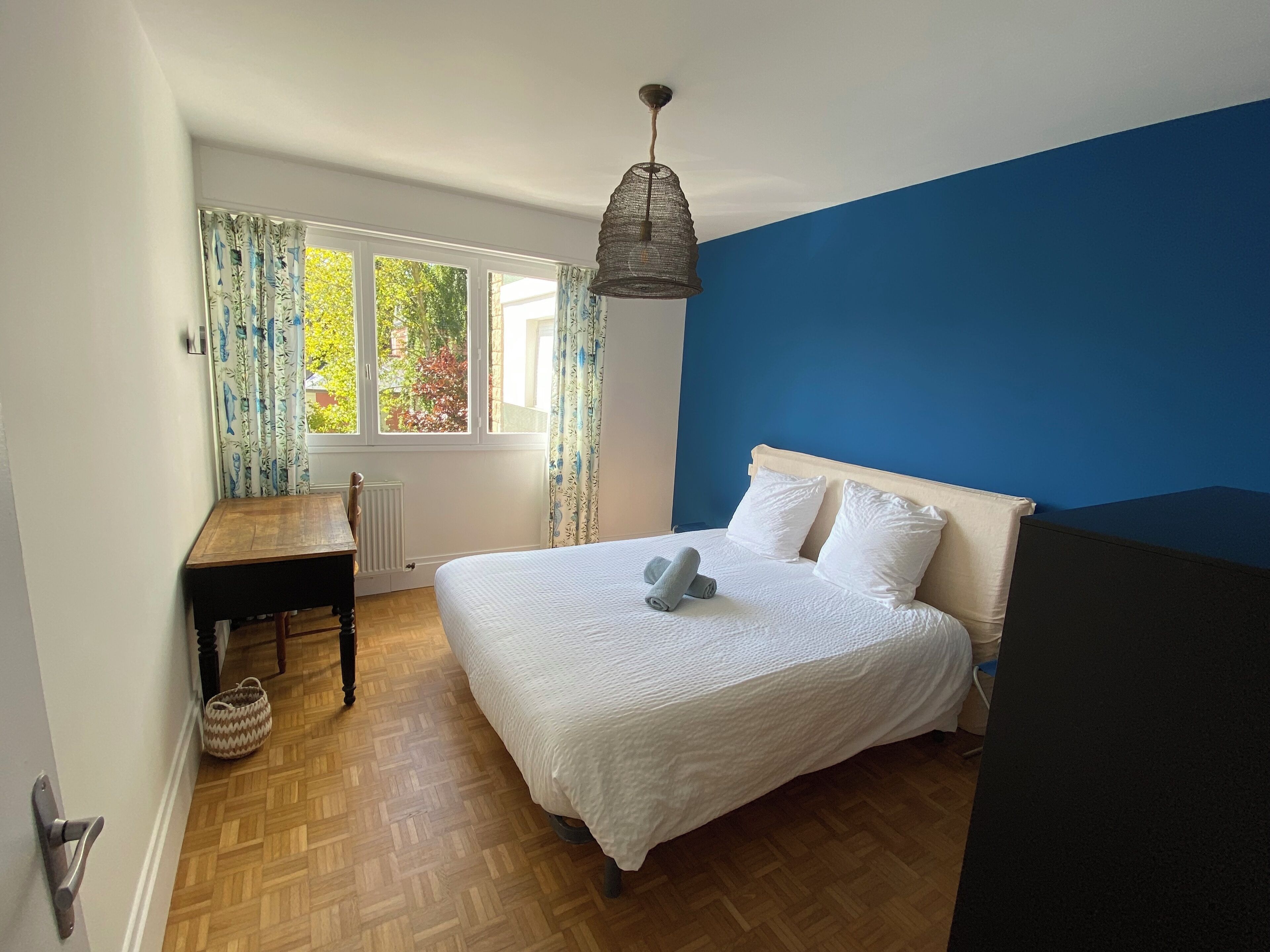 3 chambres, fer et planche à repasser, draps fournis