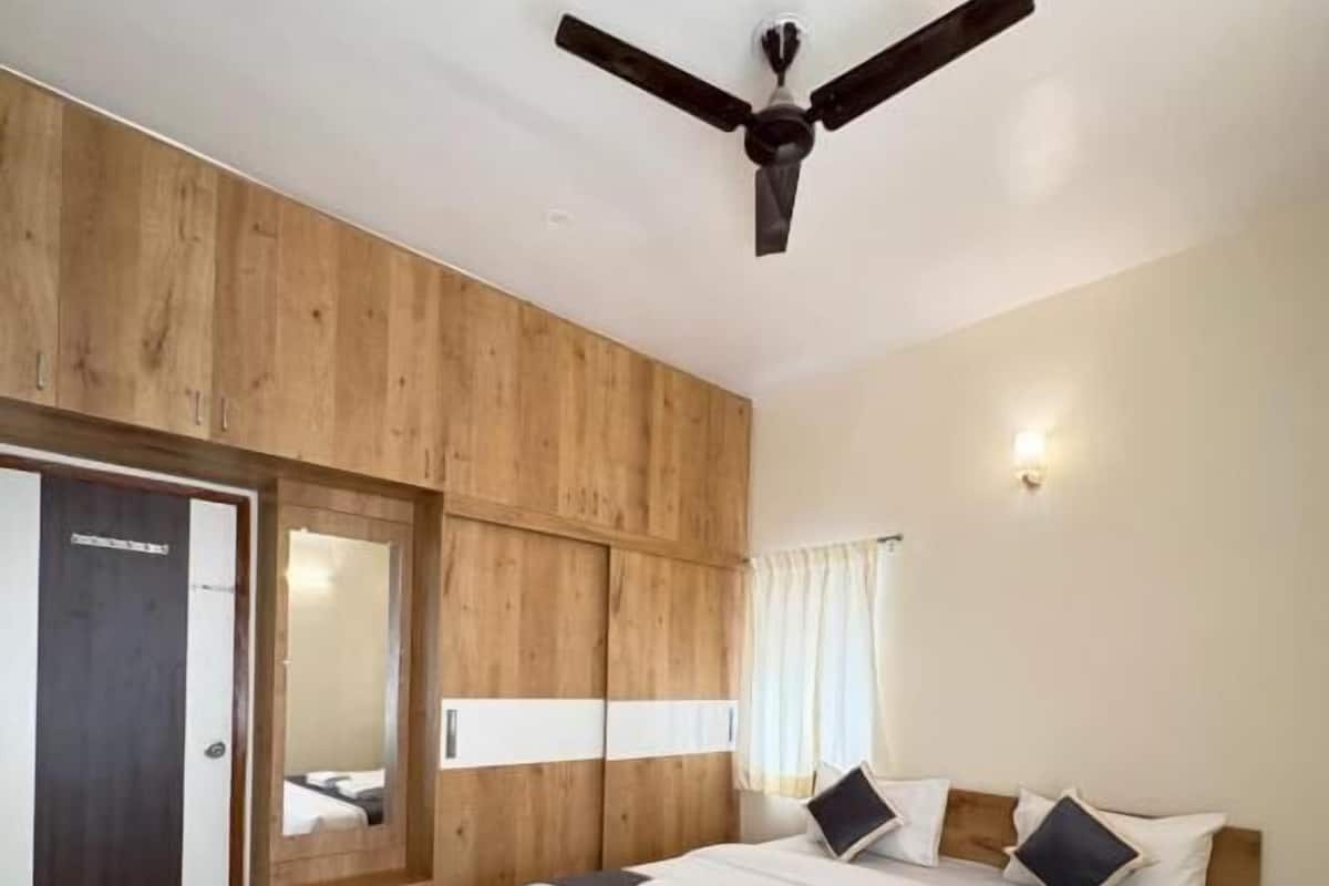 Soundproofing, iron/ironing board, free WiFi, bed sheets