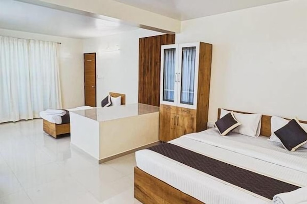 Premium bedding, down duvets, desk, soundproofing