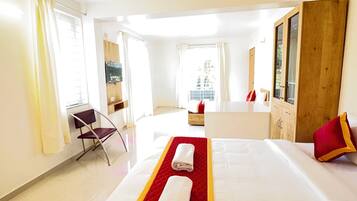 Superior Triple Room, Balcony, Garden View | Soundproofing, iron/ironing board, free WiFi, bed sheets