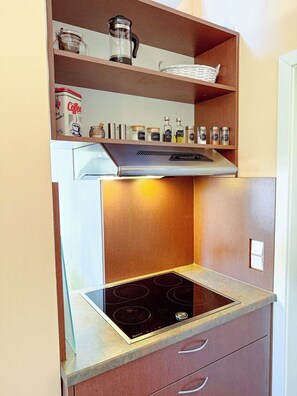 Private kitchen - Studio 7 - Camélie - Quiet studio in the count's forester's lodge (Temmen-Ringenwalde)