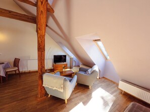 Living area - Studio 7 - Camélie - Quiet studio in the count's forester's lodge (Temmen-Ringenwalde)