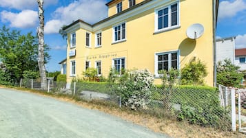 Junior-Suite, Gartenblick | Premium bedding, free WiFi, bed sheets
