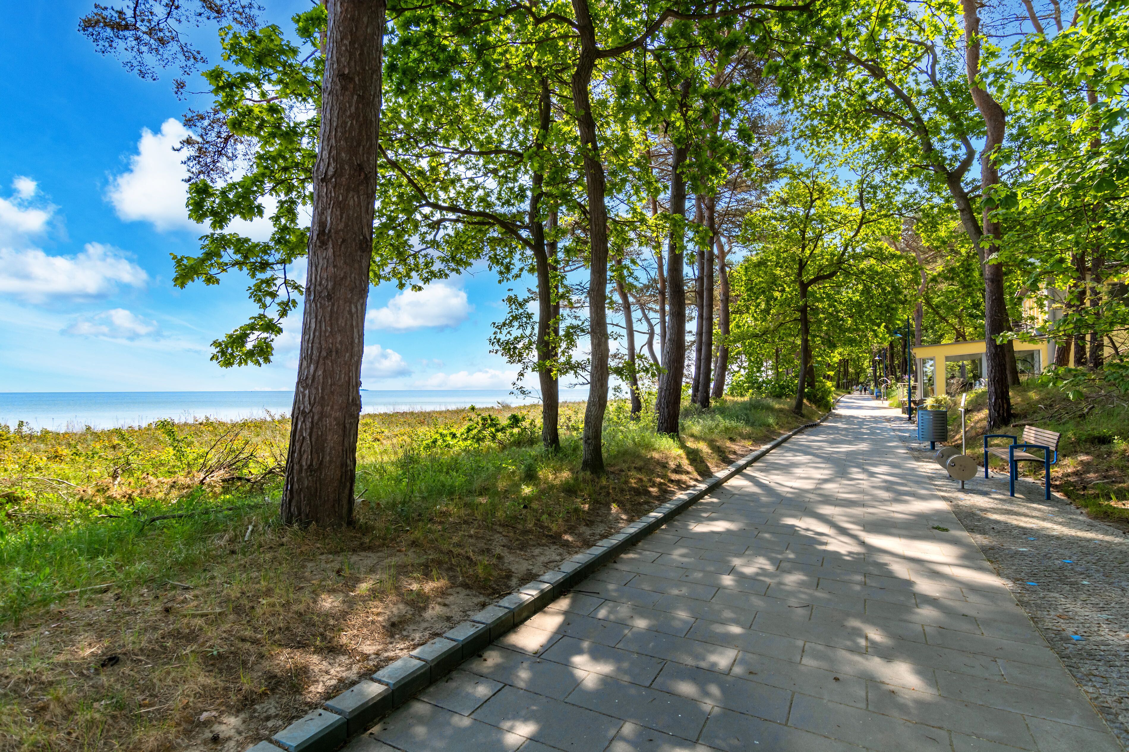 In Strandnähe, weißer Sandstrand, Sporttauchen, Schnorcheln