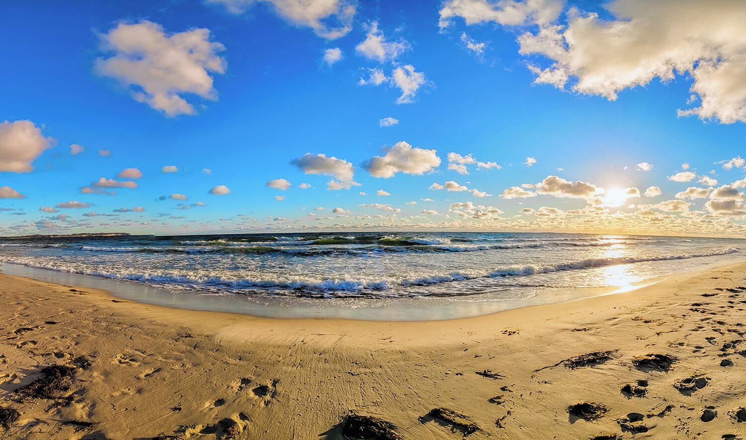 Am Strand, weißer Sandstrand, Sporttauchen, Schnorcheln