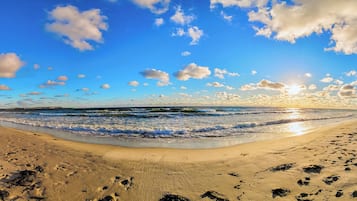 Am Strand, weißer Sandstrand, Sporttauchen, Schnorcheln