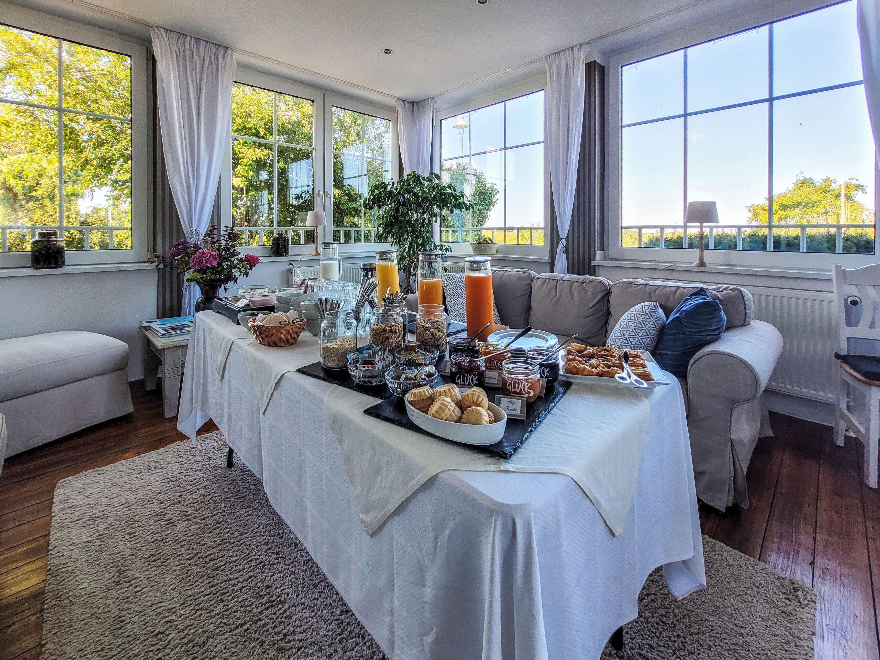 Petit déjeuner buffet servi tous les jours en supplément