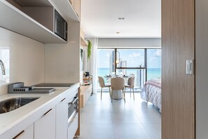 Basic Apartment | Private kitchen - Icon #1906 - Modern Ocean View By Carpediem (Recife)