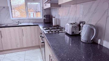 Peti sejuk, ketuhar gelombang mikro, ketuhar, dapur