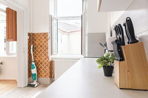 Basic Apartment | Private kitchen - Easy Center Access 2BR Apt Near AKH (Vienna)