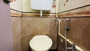 Towels, soap, shampoo, toilet paper