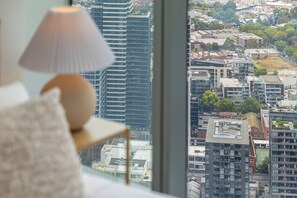 Interior - Skyline Executive CBD Suite. Pool, Gym, Sauna (Melbourne)
