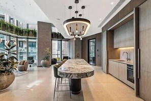 Interior - Skyline Executive CBD Suite. Pool, Gym, Sauna (Melbourne)
