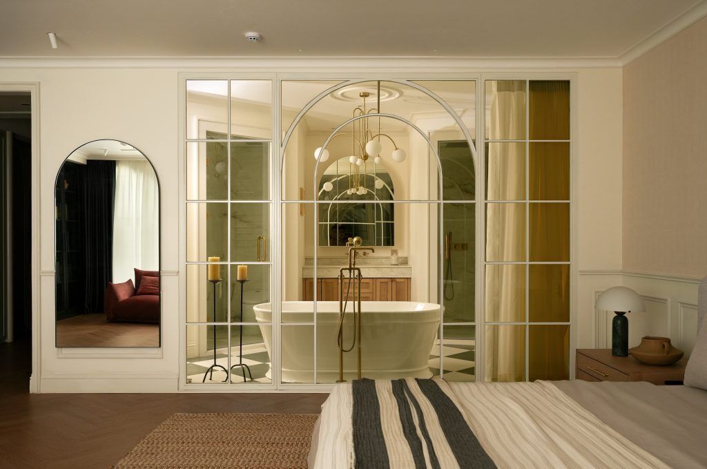 Free minibar, individually decorated, individually furnished, desk