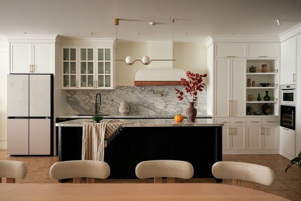 Free minibar, individually decorated, individually furnished, desk - Vitamin Home Hoan Kiem (Hanoi)