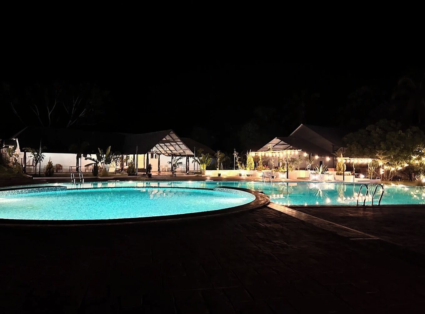 Basic Tent | Pool | Outdoor pool