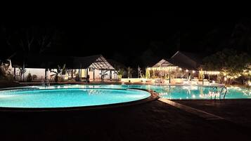 Basic Tent | Pool | Outdoor pool