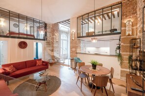 Interior - MARAIS, DUPLEX, STONE WALLS, 2 BATHROOMS 30–60 days ahead? Private offer. OL-VBp (Paris)