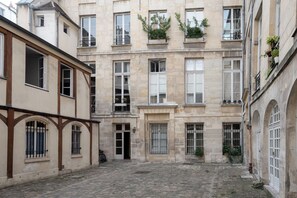 Exterior - MARAIS, DUPLEX, STONE WALLS, 2 BATHROOMS 30–60 days ahead? Private offer. OL-VBp (Paris)