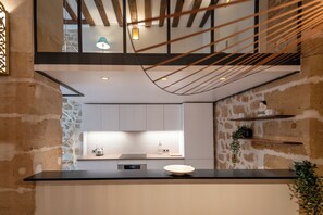 Fridge, microwave, oven, stovetop - MARAIS, DUPLEX, STONE WALLS, 2 BATHROOMS 30–60 days ahead? Private offer. OL-VBp (Paris)