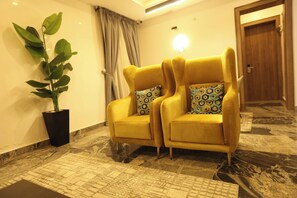 이코노미 아파트, 발코니, 시내 전망 | 내부