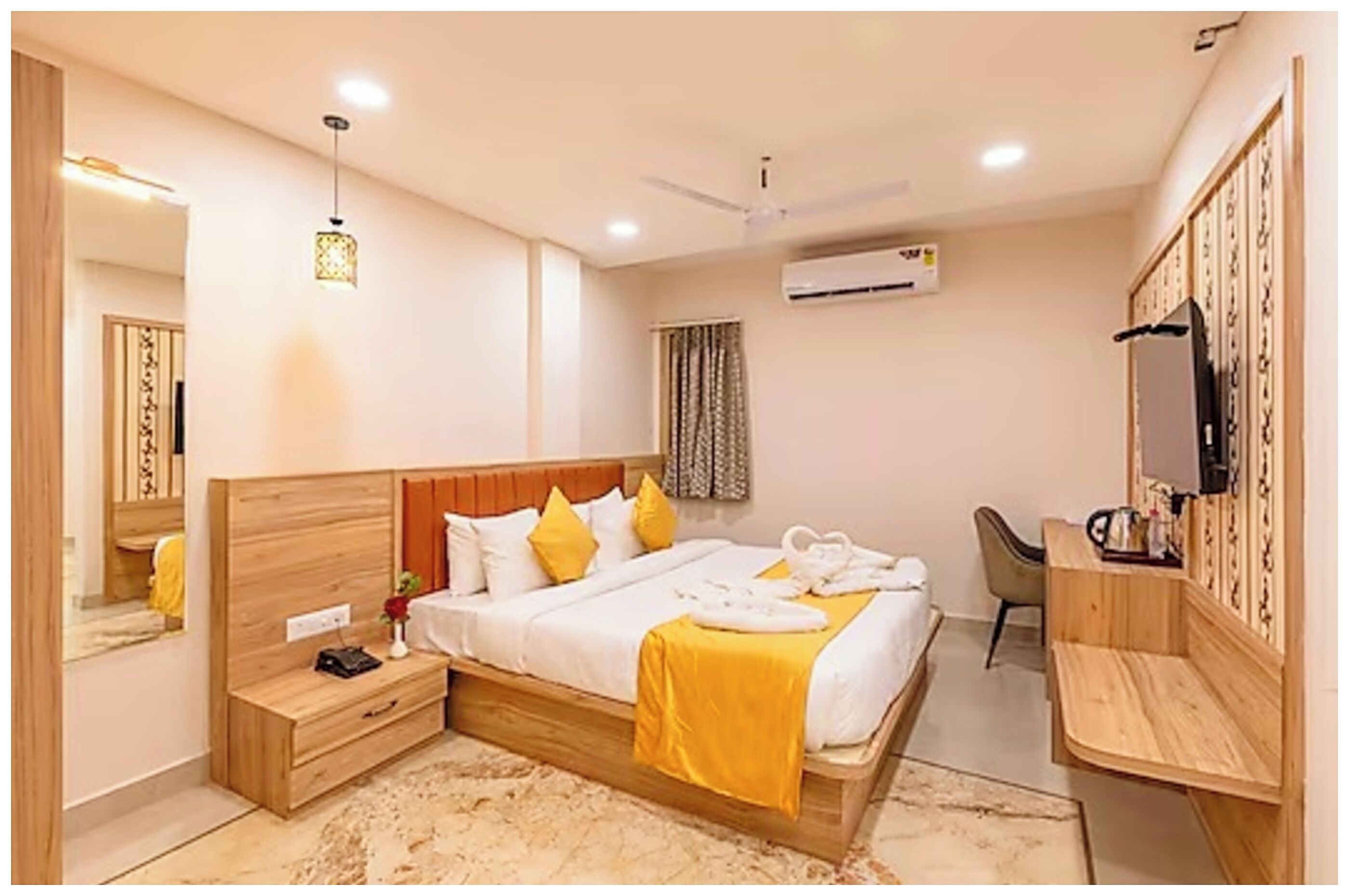Premium Double Room, Air conditioning | Hypo-allergenic bedding, desk, free WiFi, bed sheets