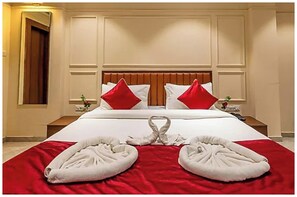 Executive Double Room, Air conditioning | Hypo-allergenic bedding, desk, free WiFi, bed sheets - Hotel Silver Stone Varanasi (Varansi)
