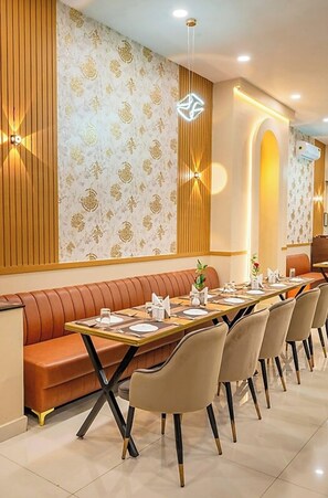 Restaurant - Hotel Silver Stone Varanasi (Varansi)