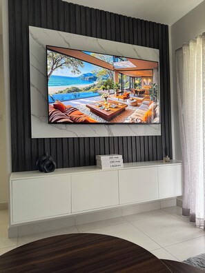 Télévision, cheminée